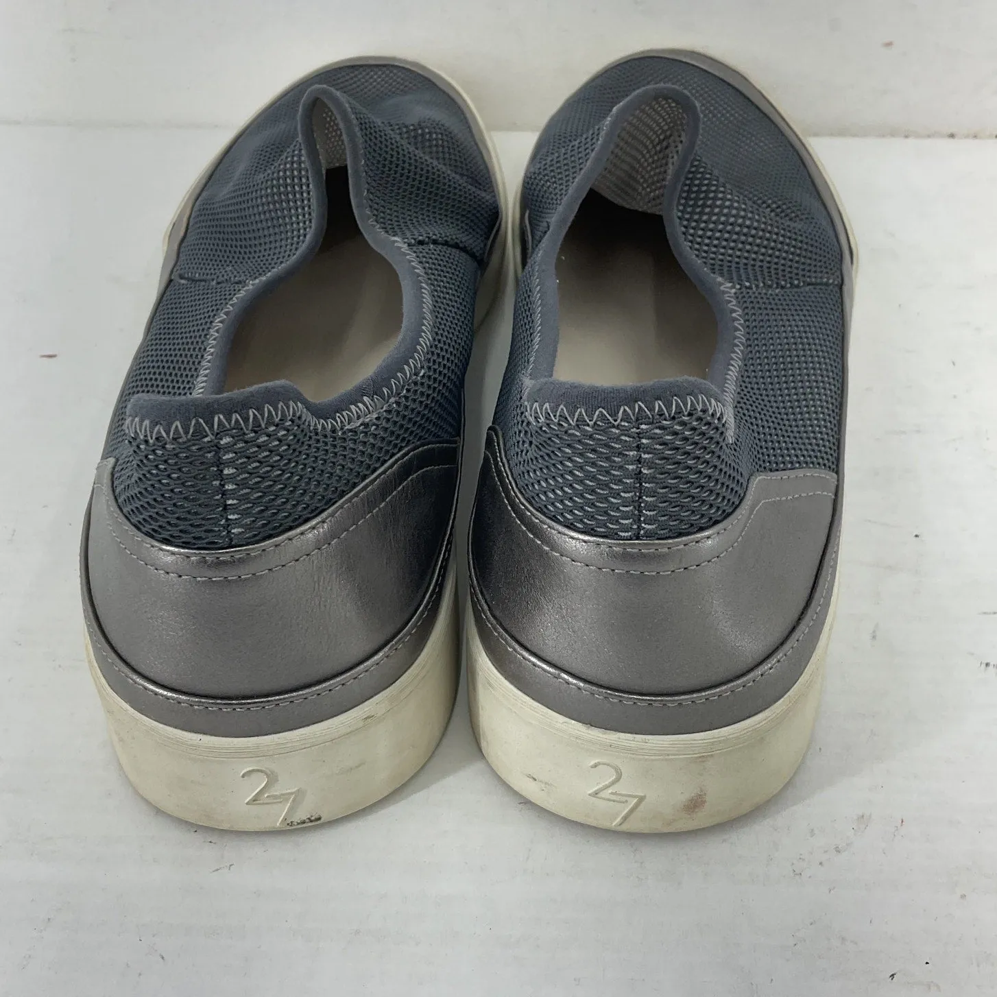 27 EDIT Black Slip-On Flats Women's Size 11 Preowned