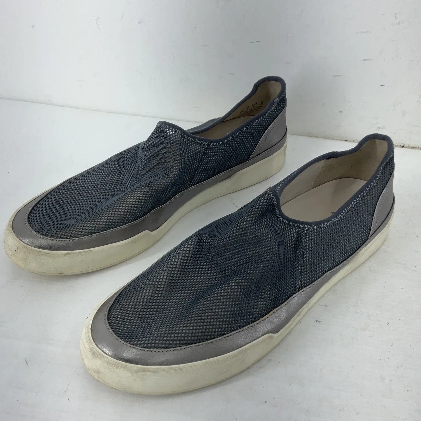 27 EDIT Black Slip-On Flats Women's Size 11 Preowned