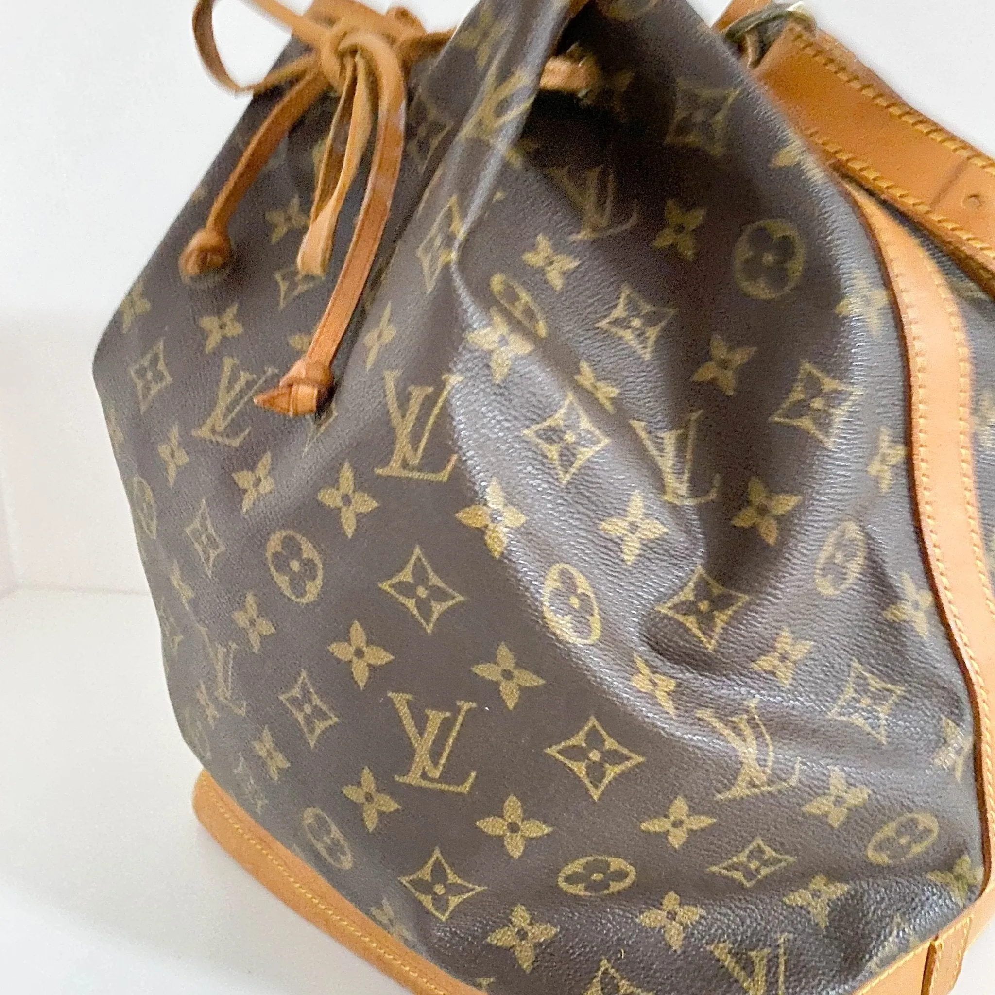 Monogram Noé