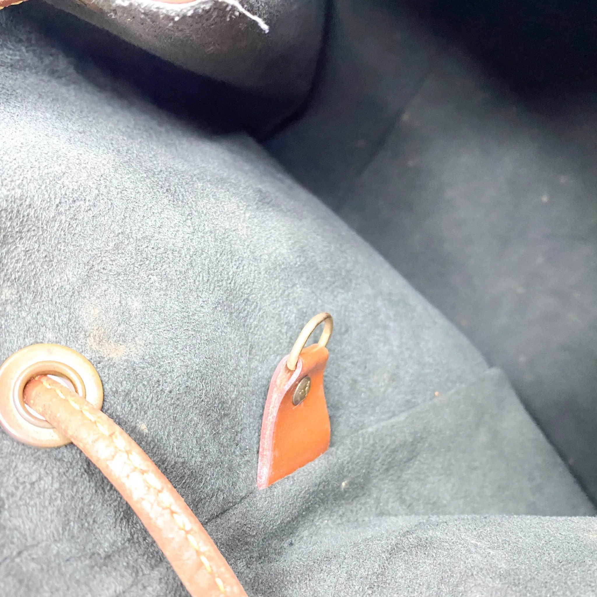 Petite Noé Epi Leather