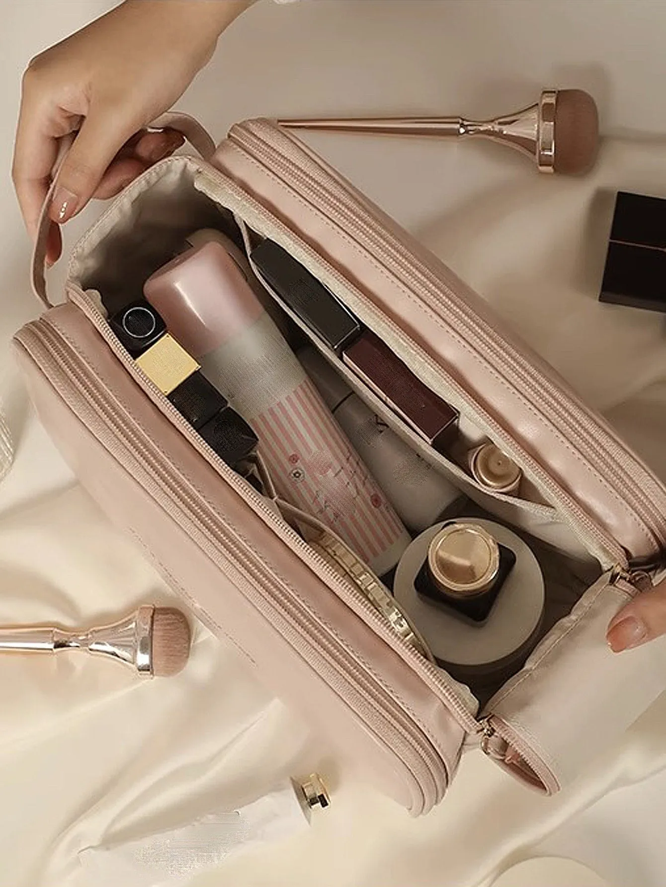 Women's Cosmetic Bag With Large Capacity Portable Handheld Travel Toiletry Organizer makeup brushes storage